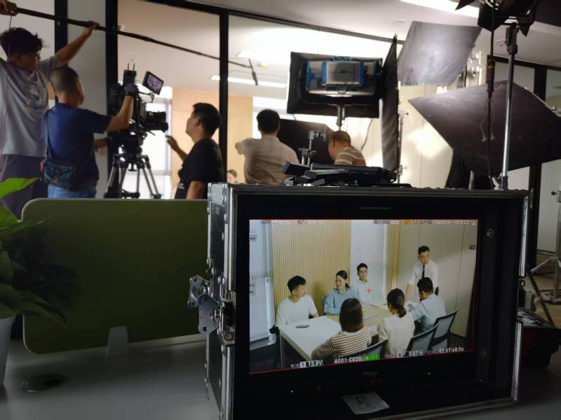 乌兰浩特市TVC拍摄公司：科技产品视觉化大师，诠释未来感与功能美学